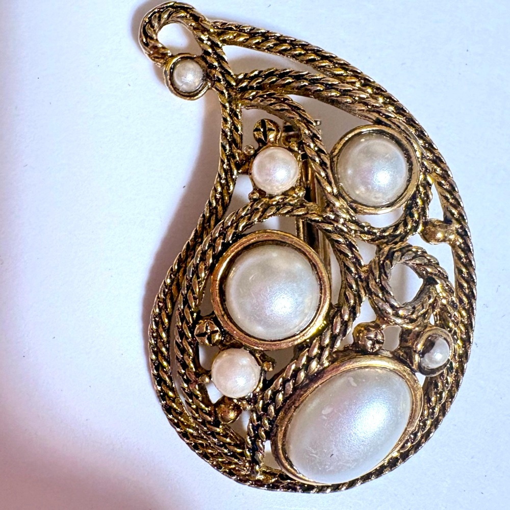 Vintage Gold tone and faux Pearl paisley Brooch